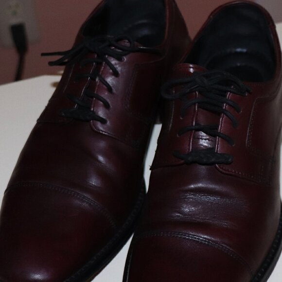 Johnston & Murphy Cap Toed Mens Dress Shoes